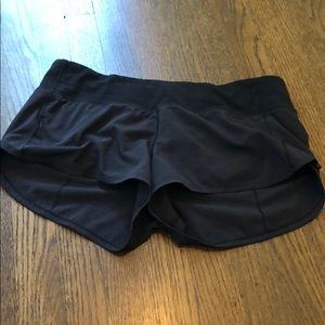 black lululemon shorts